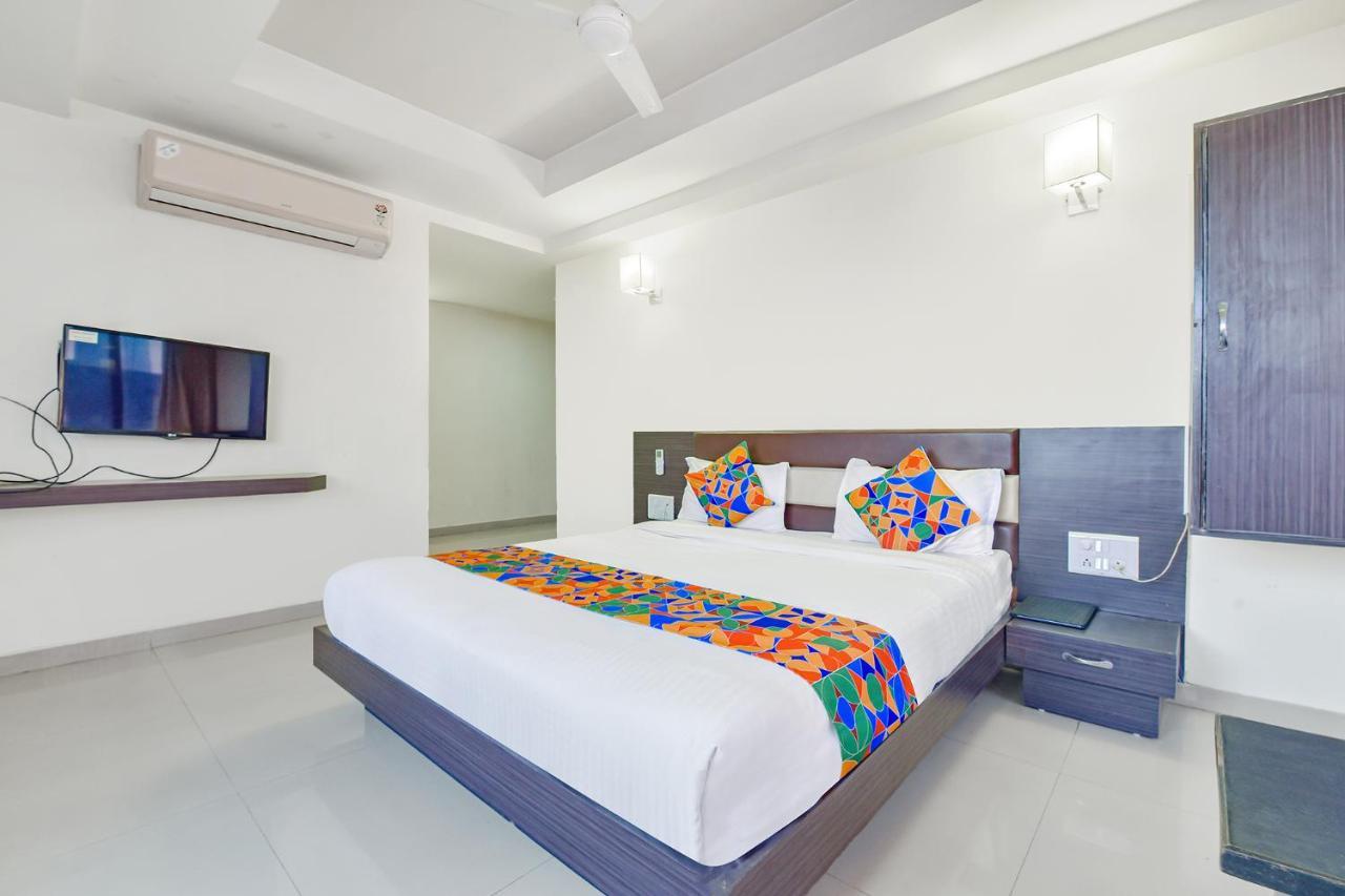 Fabhotel Skyland Ahmedabad Exterior foto